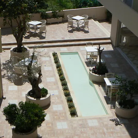 Happyland Aparthotel 2*