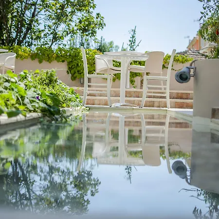 Happyland Aparthotel