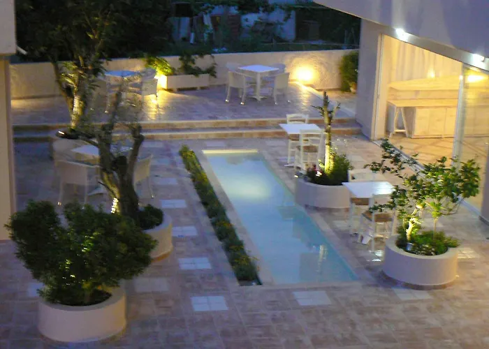 Ξενοδοχείο με διαμερίσματα Happyland Νυδρί