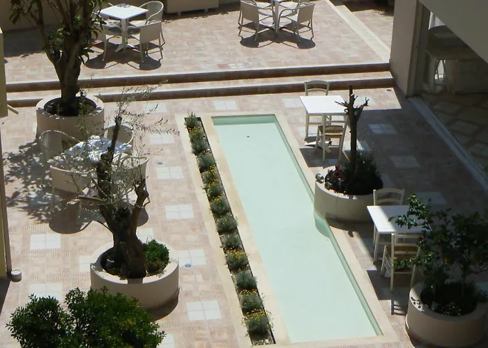 Happyland Ξενοδοχείο με διαμερίσματα 2*