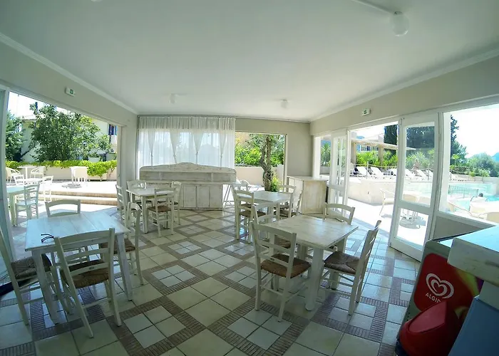 Ξενοδοχείο με διαμερίσματα Happyland