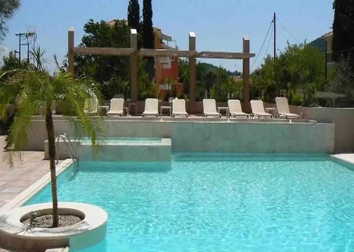 Ξενοδοχείο με διαμερίσματα Happyland 2*